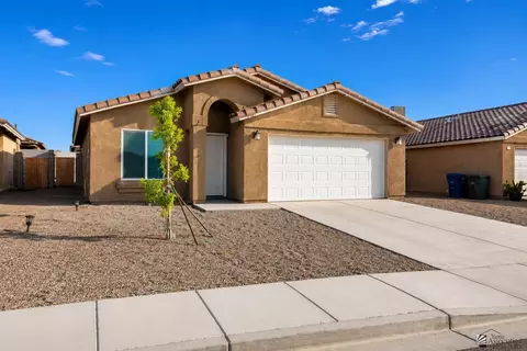 Exterior - 7943 E 45 Ln, Yuma, AZ 85365 photo 2 of 5