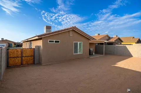 Exterior - 7943 E 45 Ln, Yuma, AZ 85365 photo 4 of 5