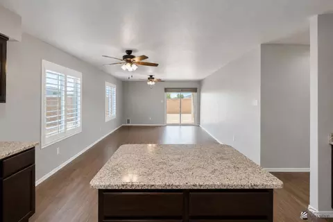 Living - 7943 E 45 Ln, Yuma, AZ 85365 photo 3 of 3