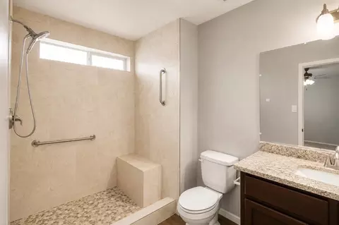 Bath - 7943 E 45 Ln, Yuma, AZ 85365 photo 2 of 3