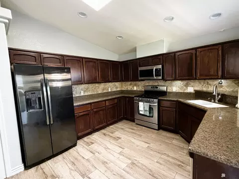 Kitchen - 10600 E 34 Pl, Yuma, AZ 85365 photo 2 of 5