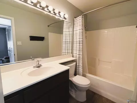 Bath - 10600 E 34 Pl, Yuma, AZ 85365 photo 5 of 5