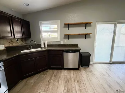 Kitchen - 10600 E 34 Pl, Yuma, AZ 85365 photo 4 of 5