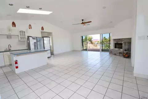 Living - 9854 S Snipe Rd, Yuma, AZ 85365 photo 2 of 2