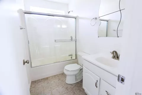 Bath - 9854 S Snipe Rd, Yuma, AZ 85365 photo 3 of 3