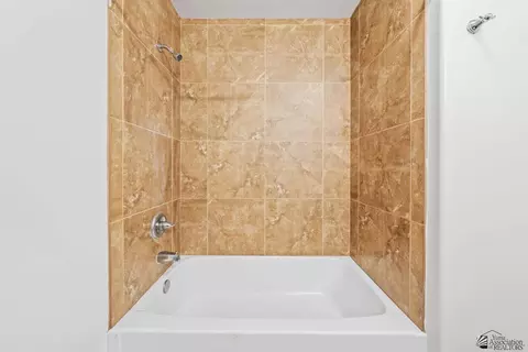 Bath - 11543 E 34 Pl, Yuma, AZ 85367 photo 2 of 4
