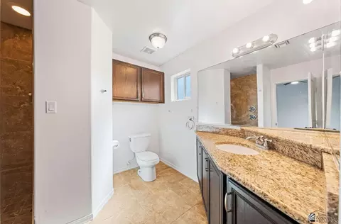 Bath - 11543 E 34 Pl, Yuma, AZ 85367 photo 4 of 4