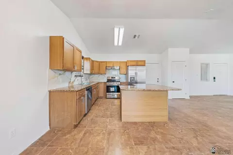 Kitchen - 11543 E 34 Pl, Yuma, AZ 85367 photo 2 of 4