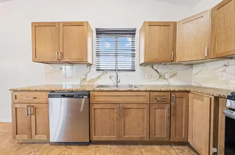 Kitchen - 11543 E 34 Pl, Yuma, AZ 85367 photo 3 of 4