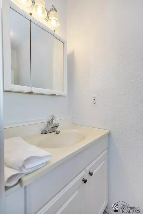 Bath - 13613 E 48 St, Yuma, AZ 85367 photo 3 of 3