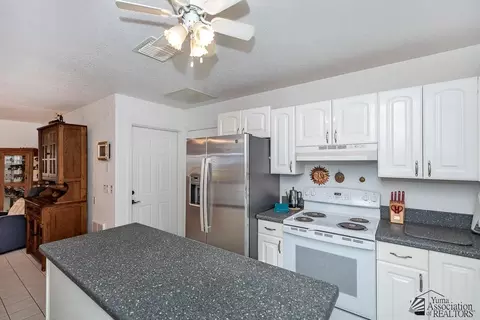 Kitchen - 13613 E 48 St, Yuma, AZ 85367 photo 2 of 2