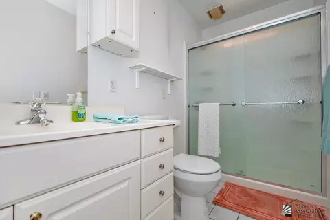 Bath - 13613 E 48 St, Yuma, AZ 85367 photo 2 of 3
