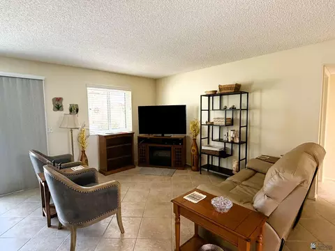 Living - 11261 E 35 Pl, Yuma, AZ 85367 photo 6 of 10