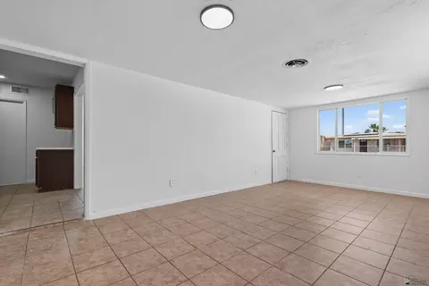 Living - 2005 E La Mesa St, Yuma, AZ 85365 photo 4 of 6