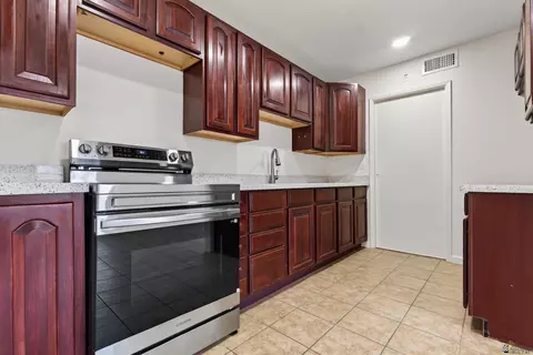 Kitchen - 2005 E La Mesa St, Yuma, AZ 85365 photo 2 of 2
