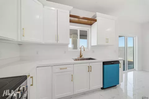 Kitchen - 10660 E 45 St, Yuma, AZ 85365 photo 3 of 4