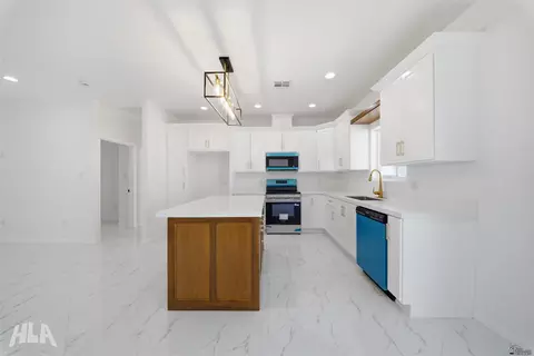 Kitchen - 10660 E 45 St, Yuma, AZ 85365 photo 4 of 4