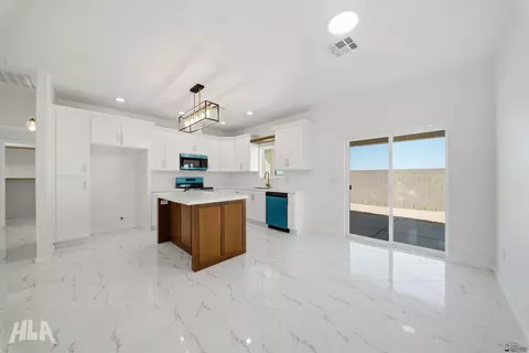 Kitchen - 10660 E 45 St, Yuma, AZ 85365 photo 1 of 4