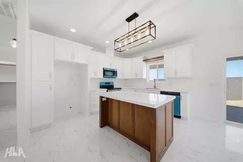 Kitchen - 10660 E 45 St, Yuma, AZ 85365 photo 2 of 5