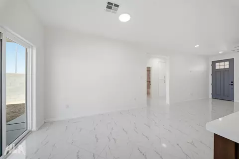 Living - 10660 E 45 St, Yuma, AZ 85365 photo 4 of 4