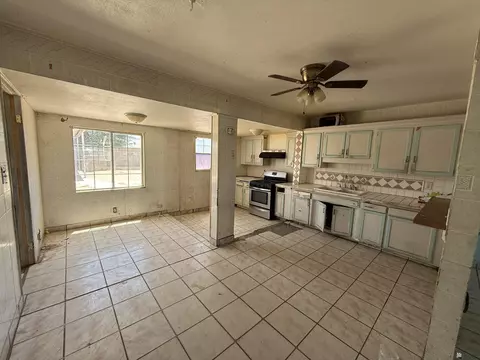 Kitchen - 925 E La Mesa St, Yuma, AZ 85364 photo 2 of 4