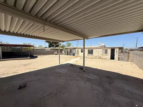 Exterior - 925 E La Mesa St, Yuma, AZ 85364 photo 6 of 9