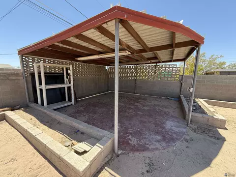 Exterior - 925 E La Mesa St, Yuma, AZ 85364 photo 7 of 9