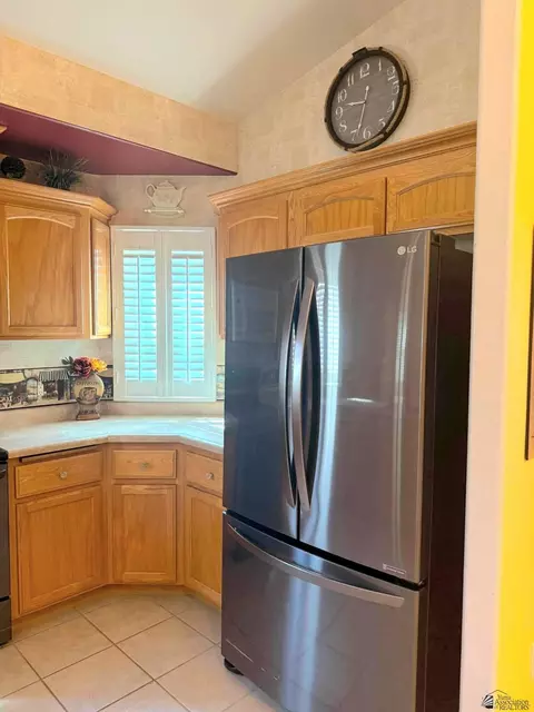 Kitchen - 5365 E 33 Ln, Yuma, AZ 85365 photo 4 of 5