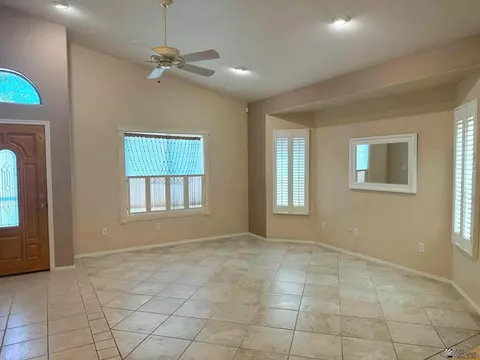 Living - 5365 E 33 Ln, Yuma, AZ 85365 photo 2 of 3