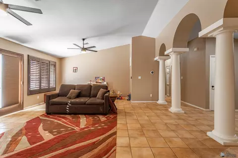 Entry Way - 1958 S 37 Ave, Yuma, AZ 85364 photo 3 of 5