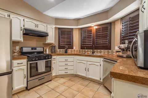 Kitchen - 1958 S 37 Ave, Yuma, AZ 85364 photo 3 of 3