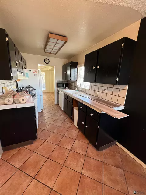 1407 E Cypress Pt, Yuma, AZ 85365 photo 3