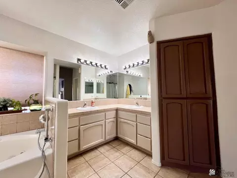 Bath - 8330 E Topeka Pl, Yuma, AZ 85365 photo 3 of 4