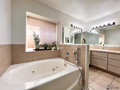 Bath - 8330 E Topeka Pl, Yuma, AZ 85365 photo 4 of 4