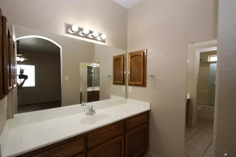 Bath - 10184 E 37 Pl, Yuma, AZ 85365 photo 2 of 3