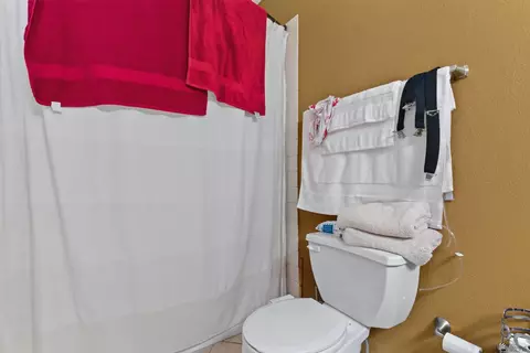 Bath - 7338 E 25 Pl, Yuma, AZ 85365 photo 3 of 3