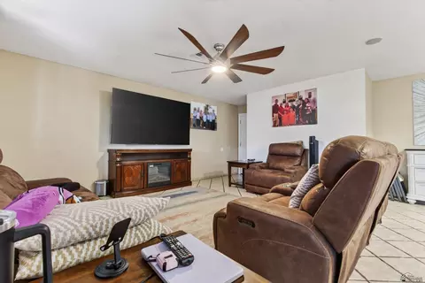 Living - 7338 E 25 Pl, Yuma, AZ 85365 photo 1 of 2
