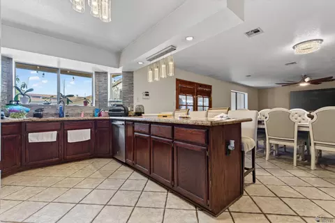 Kitchen - 7338 E 25 Pl, Yuma, AZ 85365 photo 4 of 4