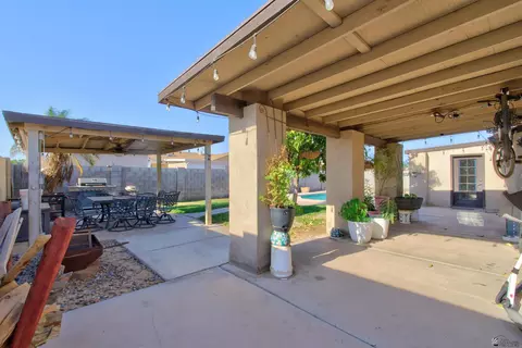 Exterior - 7338 E 25 Pl, Yuma, AZ 85365 photo 5 of 7