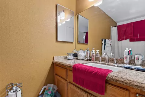 Bath - 7338 E 25 Pl, Yuma, AZ 85365 photo 2 of 3
