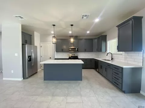Kitchen - 12140 E 35 Ln, Yuma, AZ 85367 photo 2 of 2