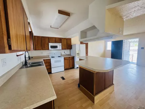 Kitchen - 12559 E Tanja Dr, Yuma, AZ 85367 photo 2 of 2