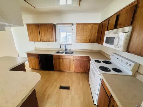 Kitchen - 12559 E Tanja Dr, Yuma, AZ 85367 photo 1 of 2