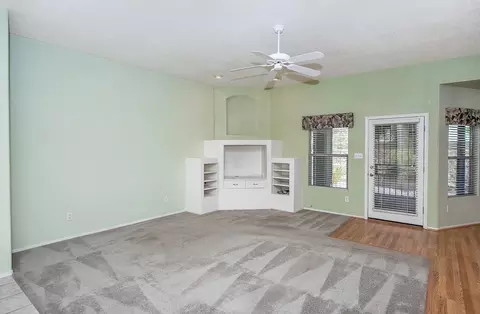 Living - 13902 E 53 Dr, Yuma, AZ 85367 photo 2 of 3