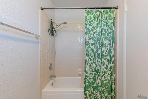 Bath - 2109 E 27 St, Yuma, AZ 85364 photo 4 of 5