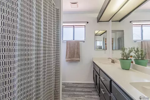 Bath - 2109 E 27 St, Yuma, AZ 85364 photo 5 of 5