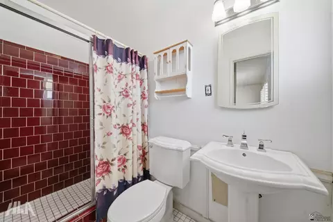 Bath - 2199 E 25 Pl, Yuma, AZ 85365 photo 4 of 4