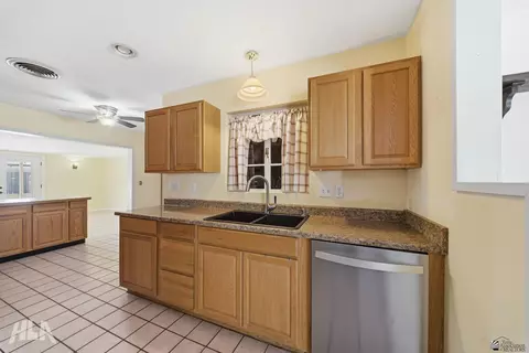 Kitchen - 2199 E 25 Pl, Yuma, AZ 85365 photo 2 of 2