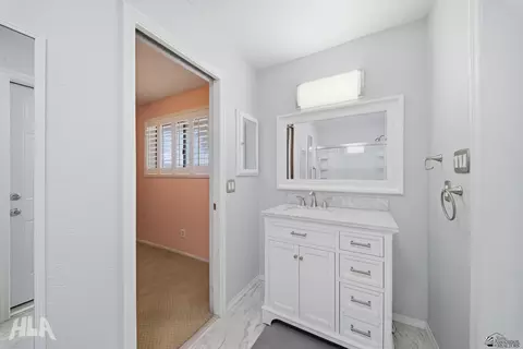 Bath - 2199 E 25 Pl, Yuma, AZ 85365 photo 2 of 4