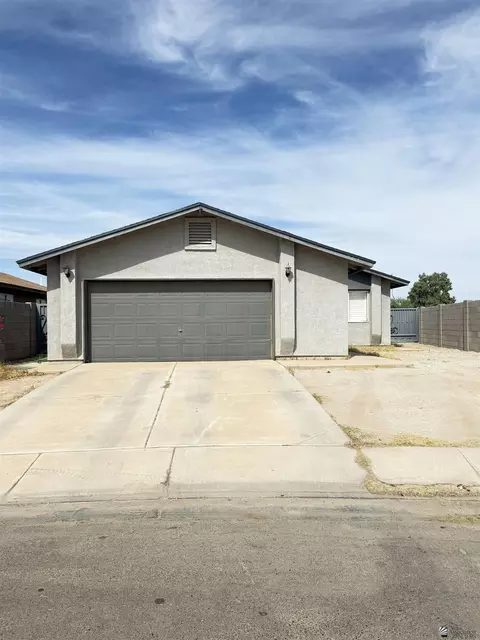 902 S Orange Ave, Somerton, AZ 85350